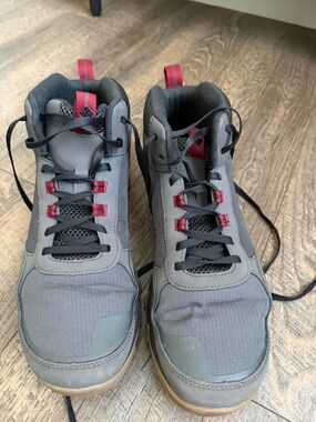 Columbia Men's Gray Athletic High-Top Shoes with Red Accents